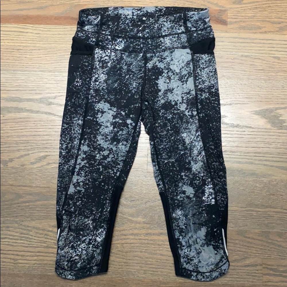 Athleta printed black and white cropped leggings